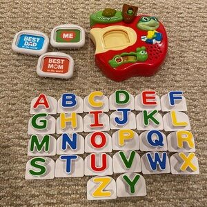 LeapFrog Tad’s Fridge Phonics Magnetic Alphabet Learning Toy for Toddlers